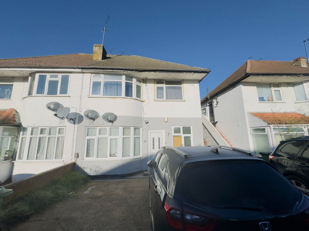 Property photo 1 of 10 Spacious 2-Bedroom Ground Floor Home With Garden &amp; Parking Â€“ Rayners Lane