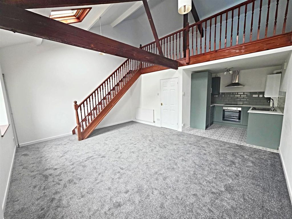 Property photo 2 of 20 Lounge