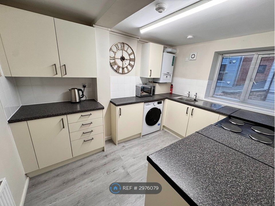 Property photo 1 of 4 Kitchen