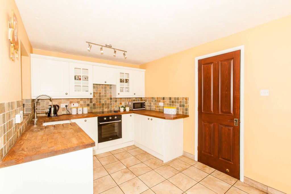 Property photo 2 of 27