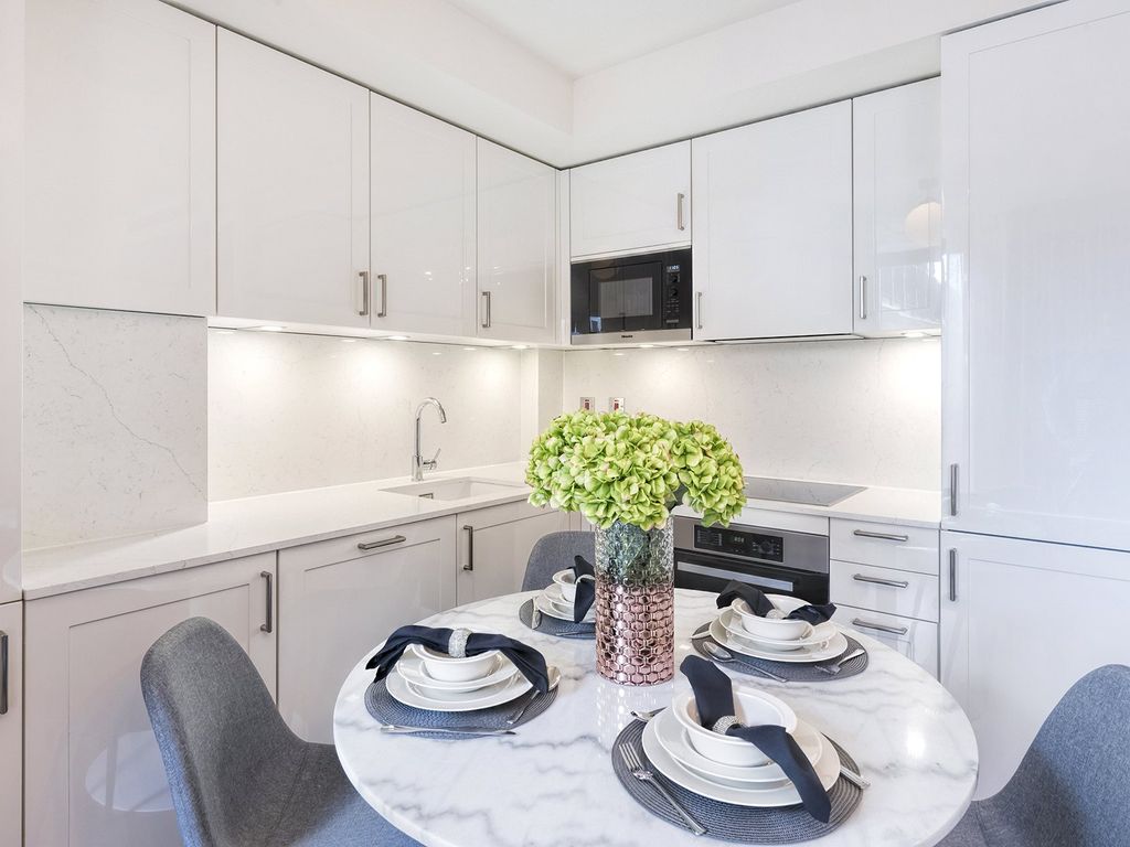 Property photo 2 of 6 Richmond Buildings