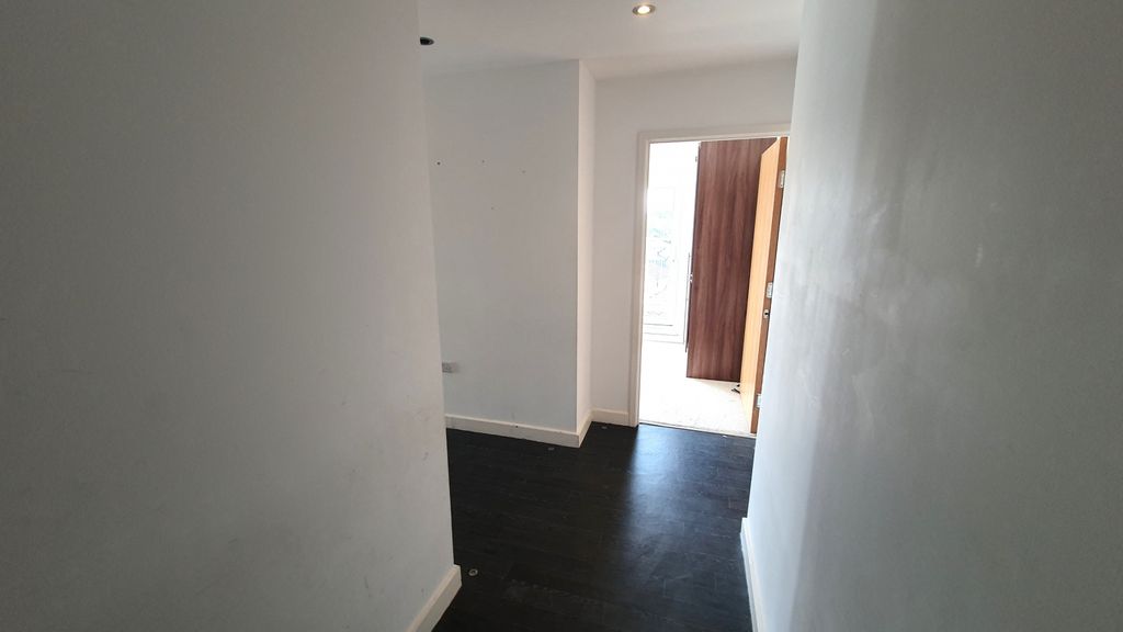 Property photo 3 of 18 Gallery