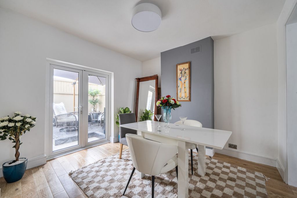 Property photo 3 of 12 1404235-7-6972166...