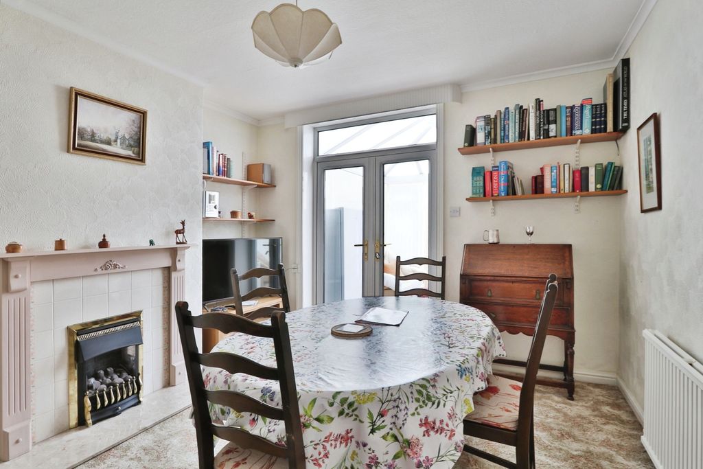 Property photo 3 of 14 3909078