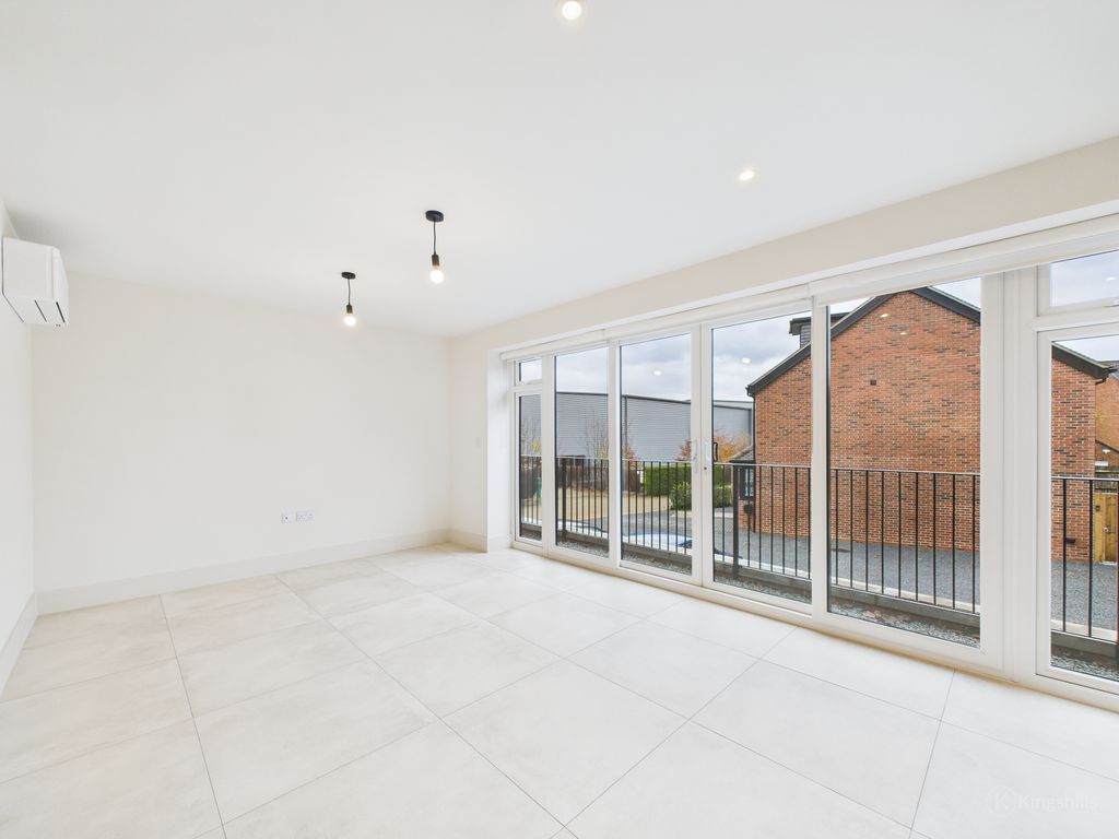 Property photo 2 of 12 Cam02136G0-Pr0490-Still009