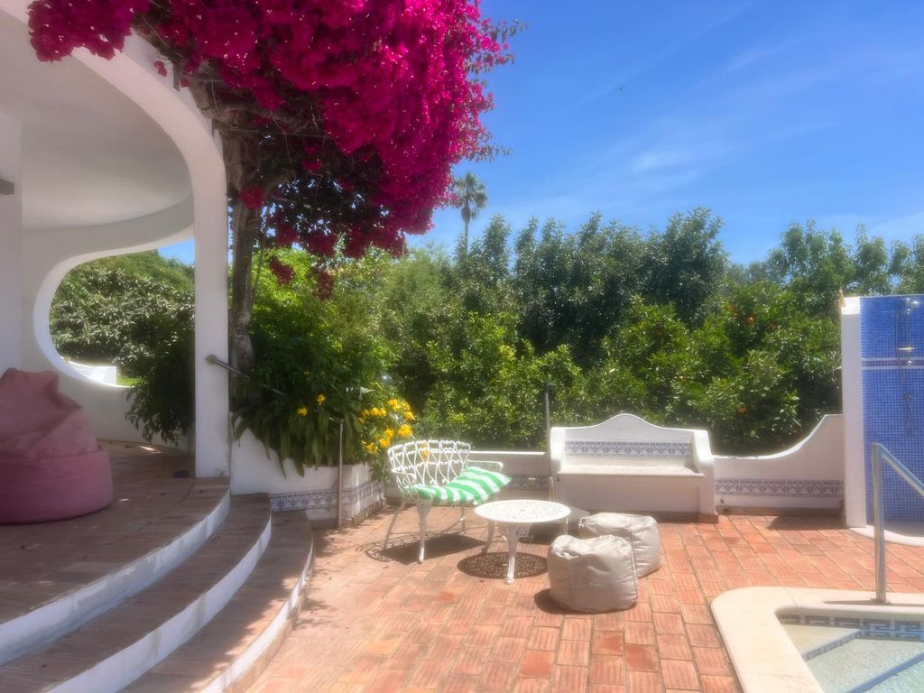 Property photo 1 of 154