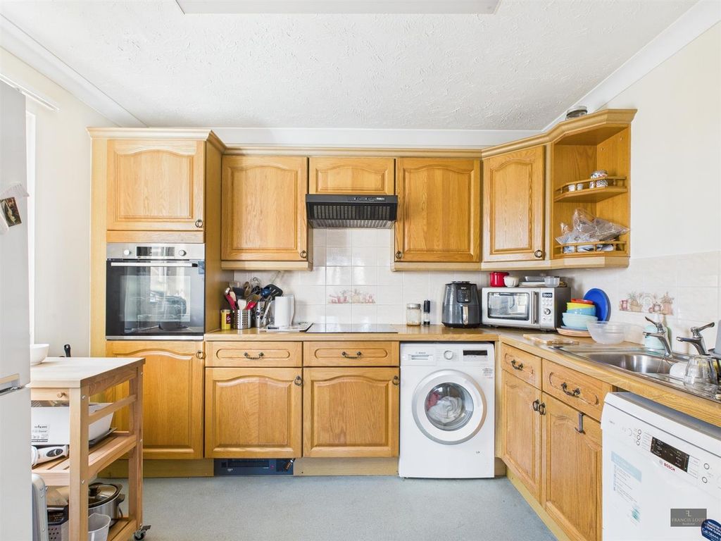 Property photo 3 of 14 Cam02887G0-Pr0383-Still006.Jpg