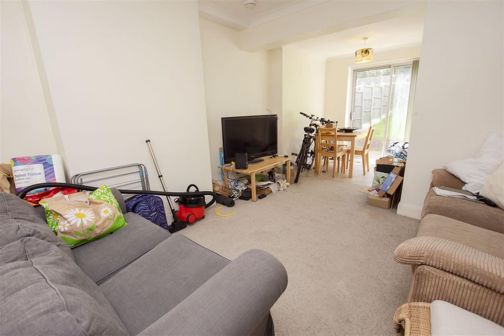 Property photo 1 of 7 Living Room