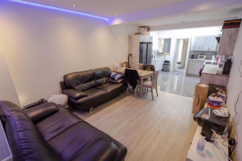 Property photo 1 of 14 Approach