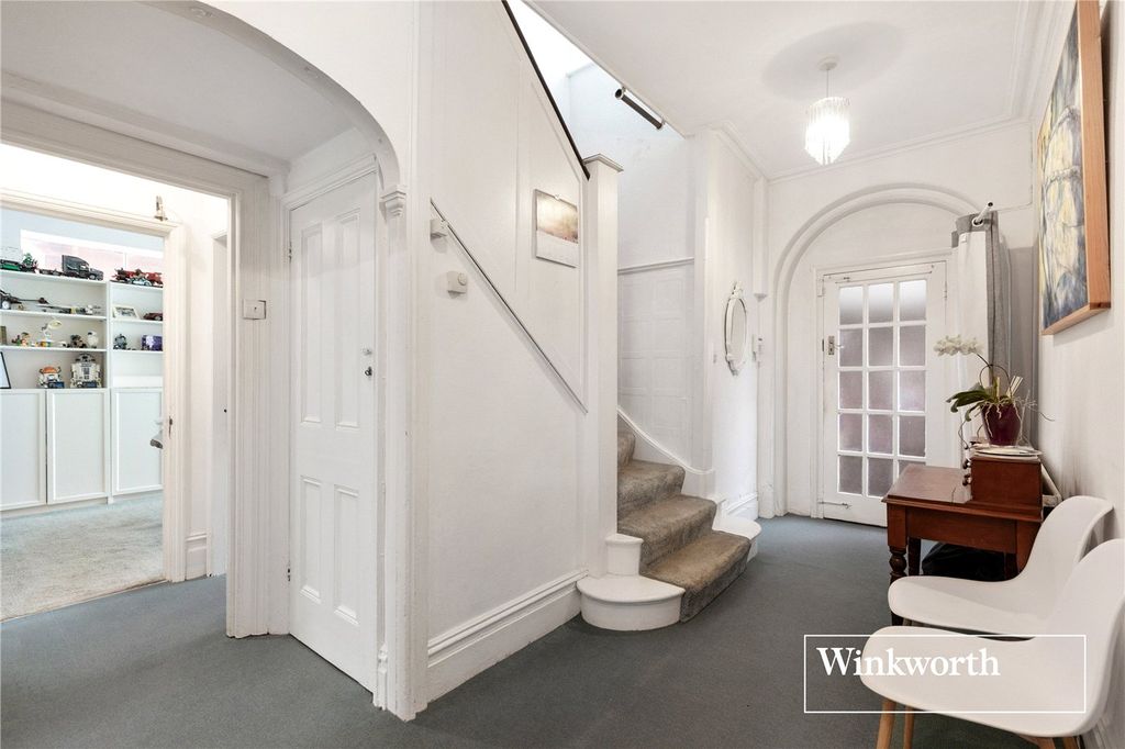 Property photo 2 of 17 Picture No. 11