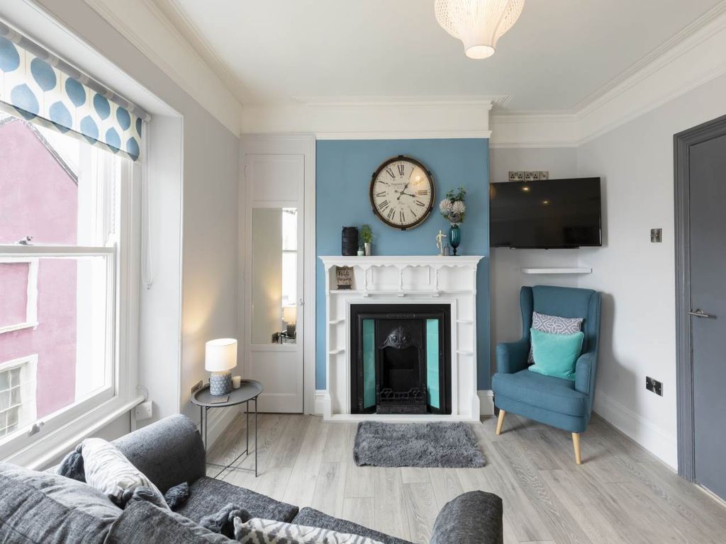 Property photo 2 of 9 Living Area