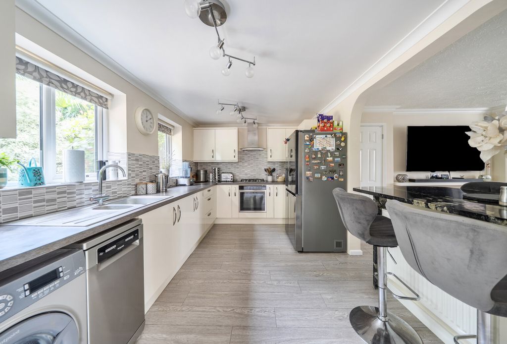 Property photo 2 of 21 1463726-4-6A21613...