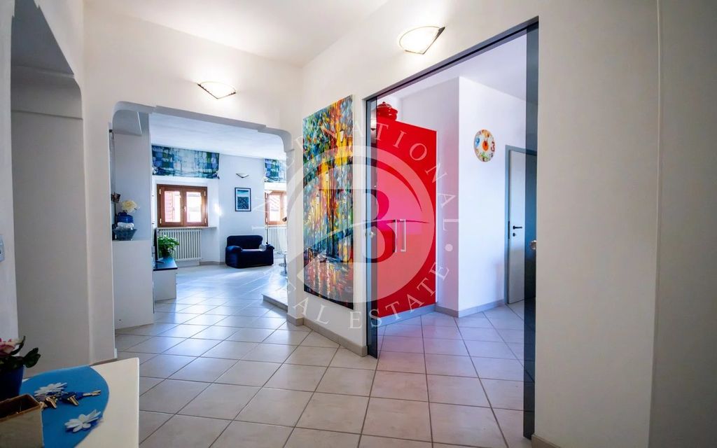 Property photo 2 of 29