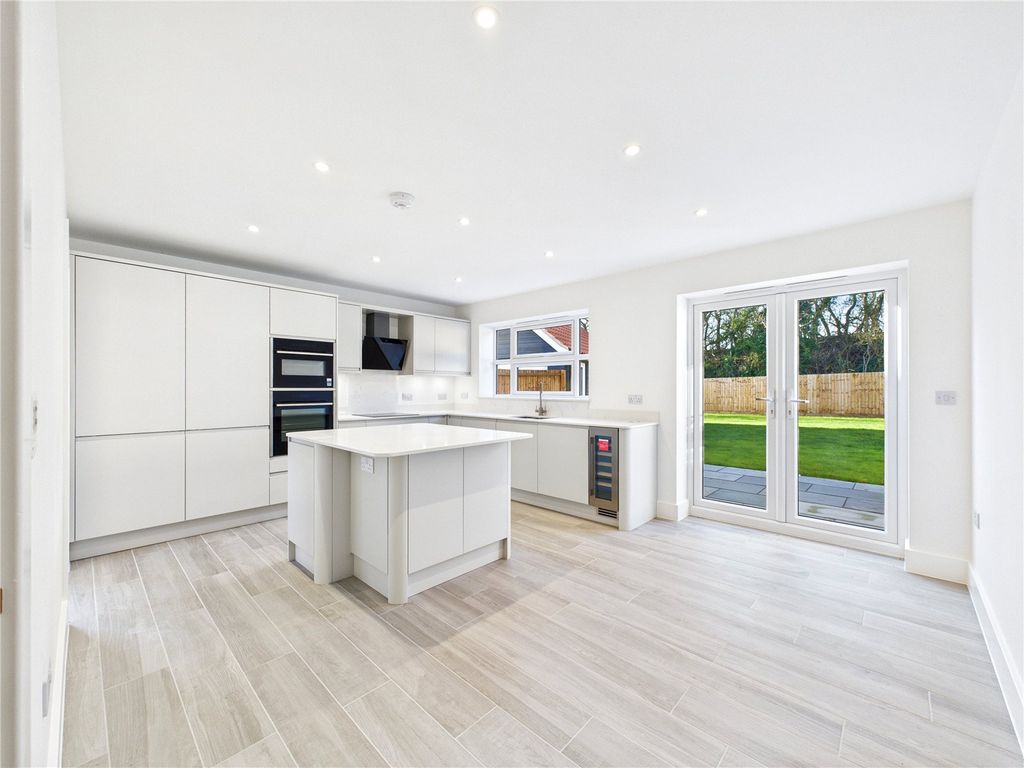 Property photo 3 of 16 Picture No. 14