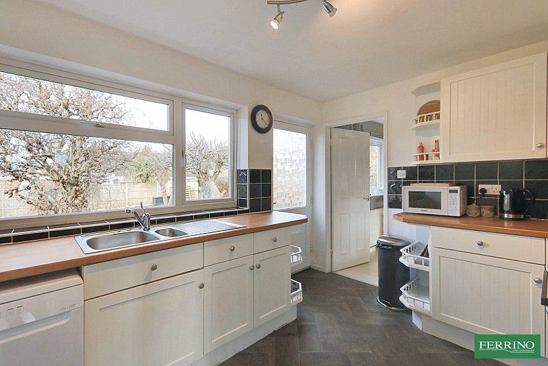 Property photo 3 of 21 Kitchen