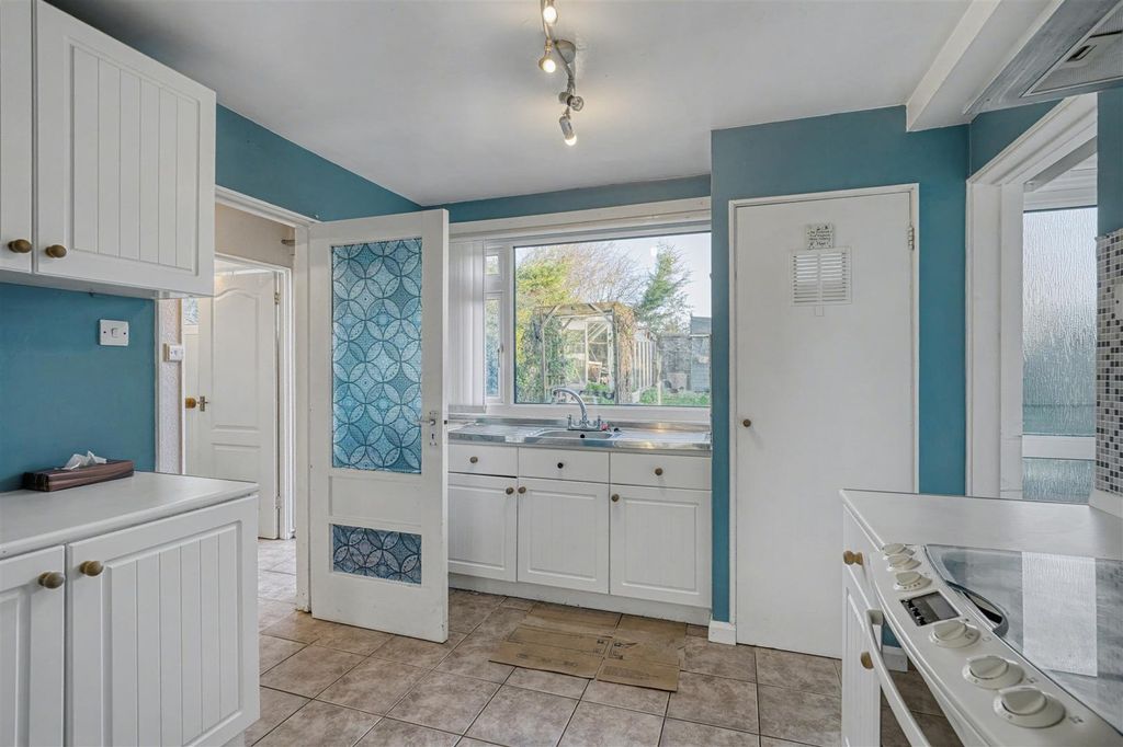 Property photo 2 of 12 Kitchen