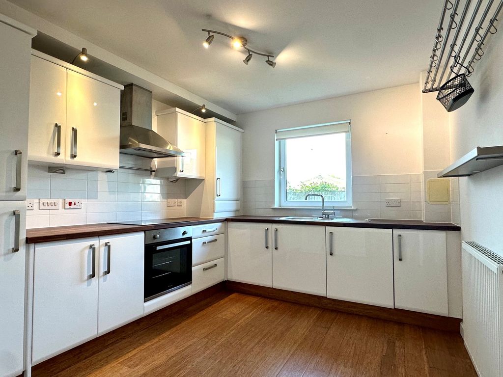 Property photo 2 of 10 Kitchen