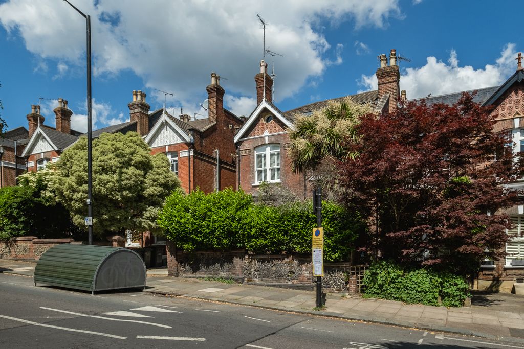 Property photo 2 of 18