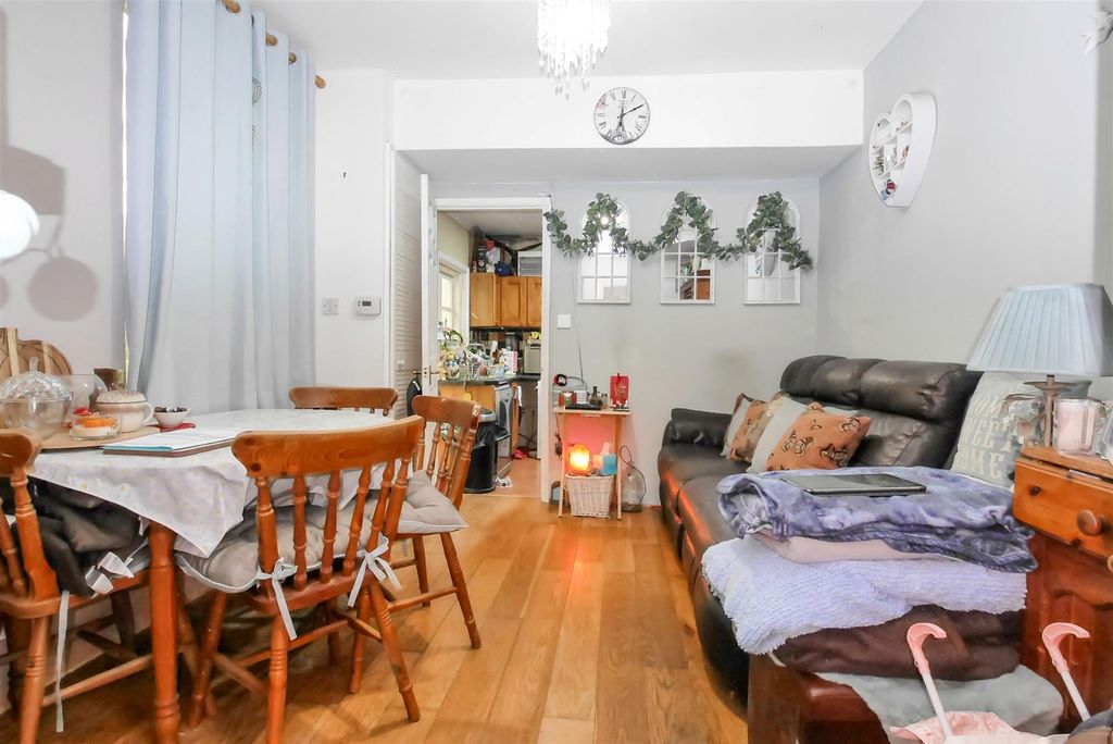 Property photo 2 of 11 P1090022.Jpg