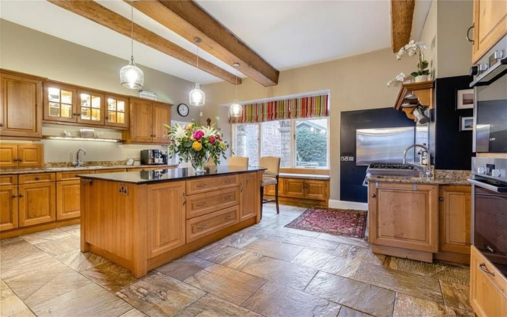 Property photo 2 of 47 Kitchen.Png
