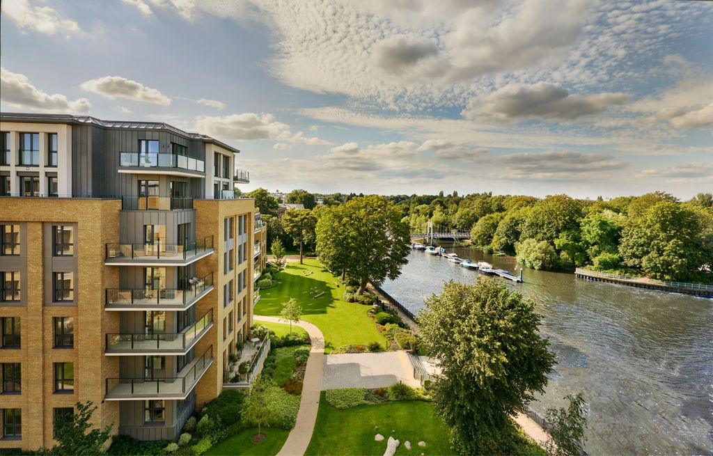 Property photo 2 of 17