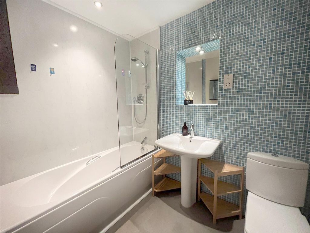 Property photo 3 of 6 Bathroom