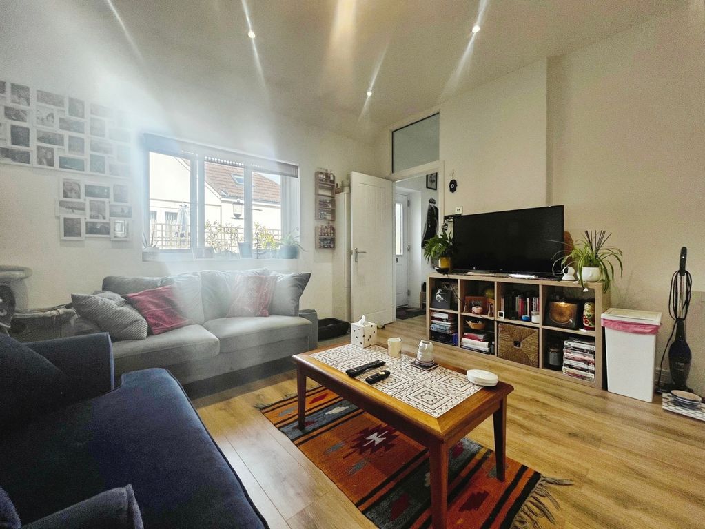 Property photo 3 of 10 Pbox-Img.Jpg