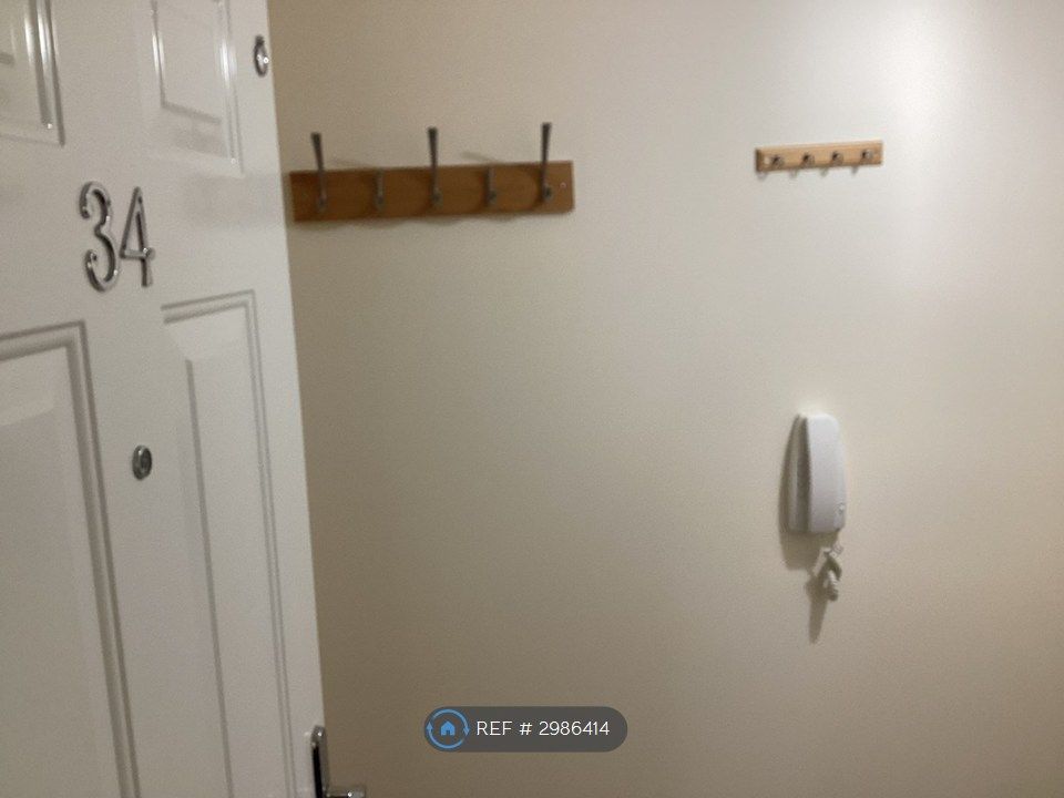 Property photo 3 of 16 Flat Entrance