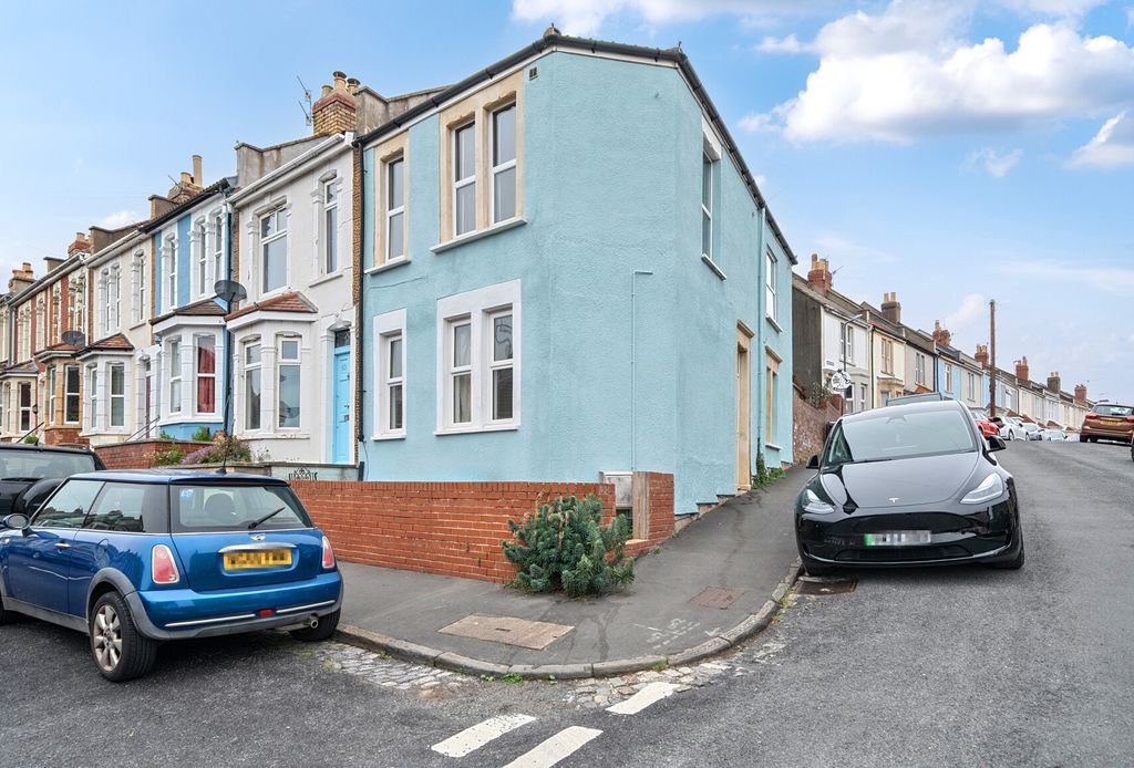 Property photo 1 of 13 1365982-2-68Efa1c...