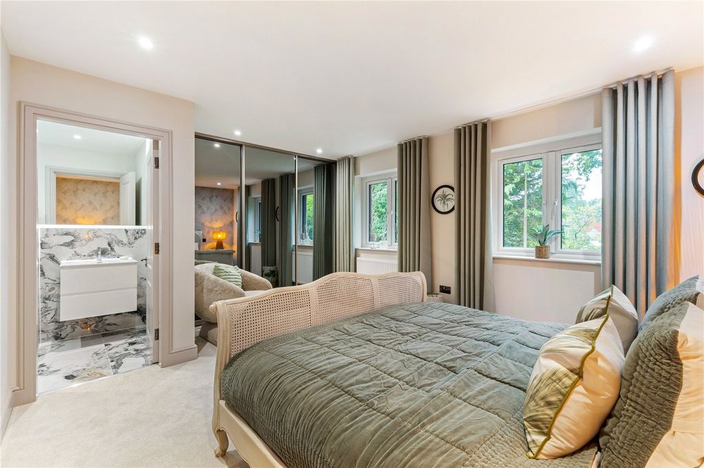 Property photo 3 of 8 Bedroom