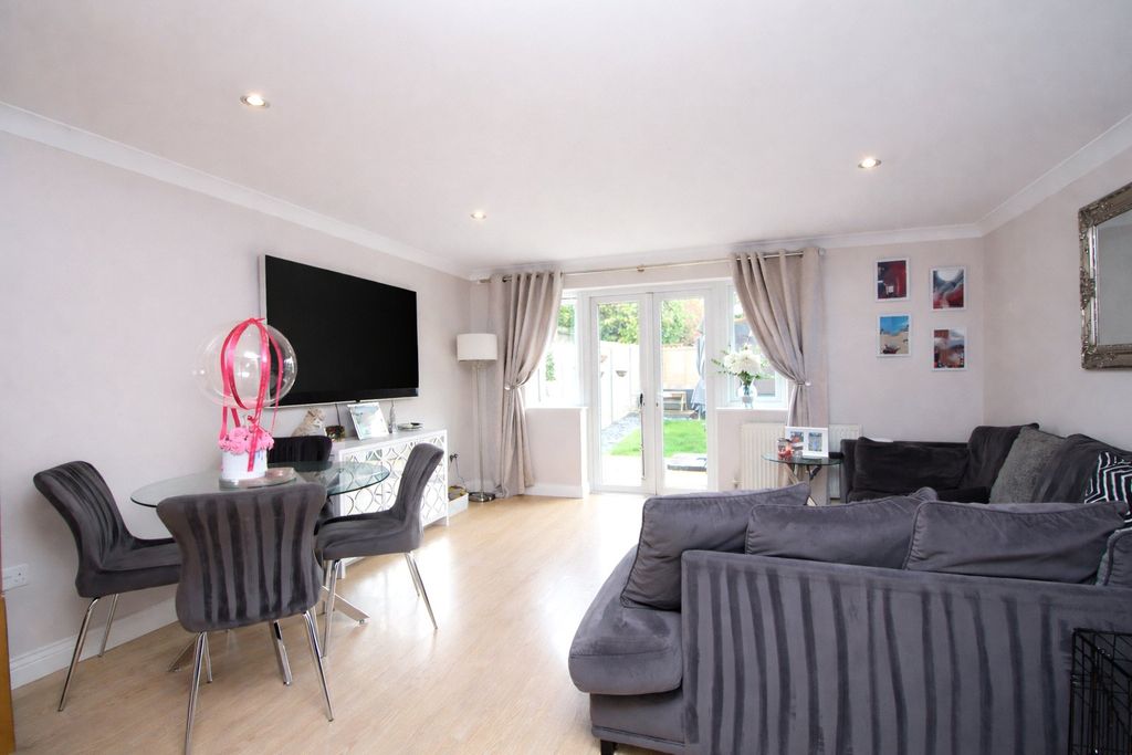 Property photo 3 of 12 Picture No. 18