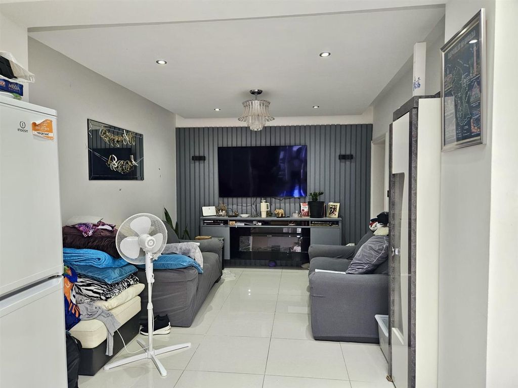 Property photo 3 of 10 Living Room