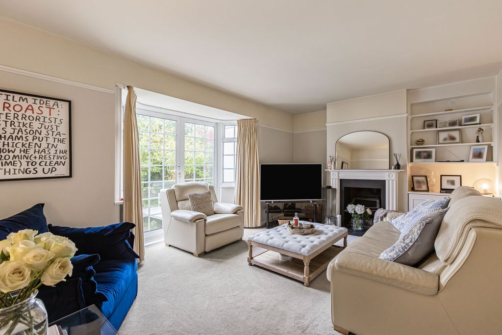 Property photo 2 of 12 Living Room