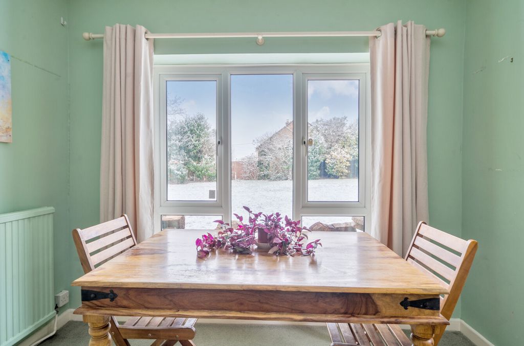 Property photo 3 of 13 1395854-14-695ce9...