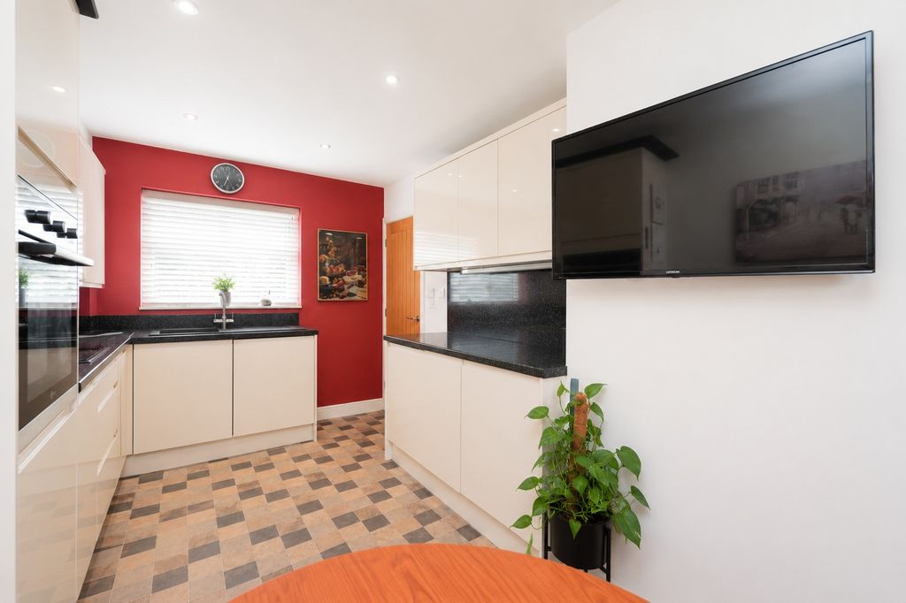 Property photo 3 of 18 5289292