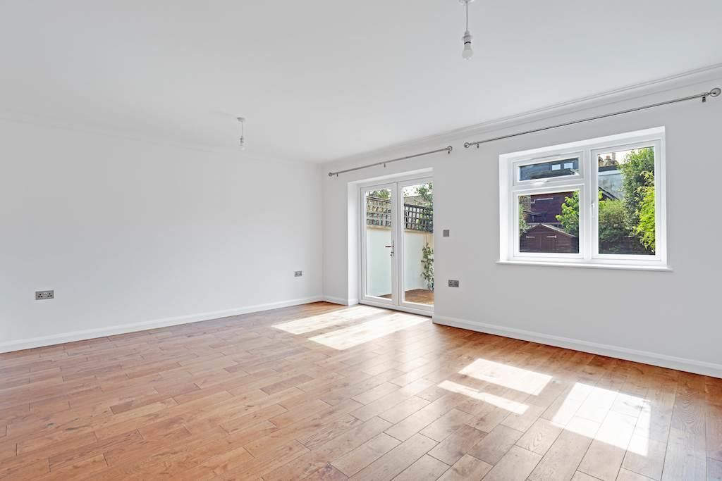 Property photo 1 of 14 03-4016Jhpropwpen - 3 Aspen Mews - 2-Small.Jpg