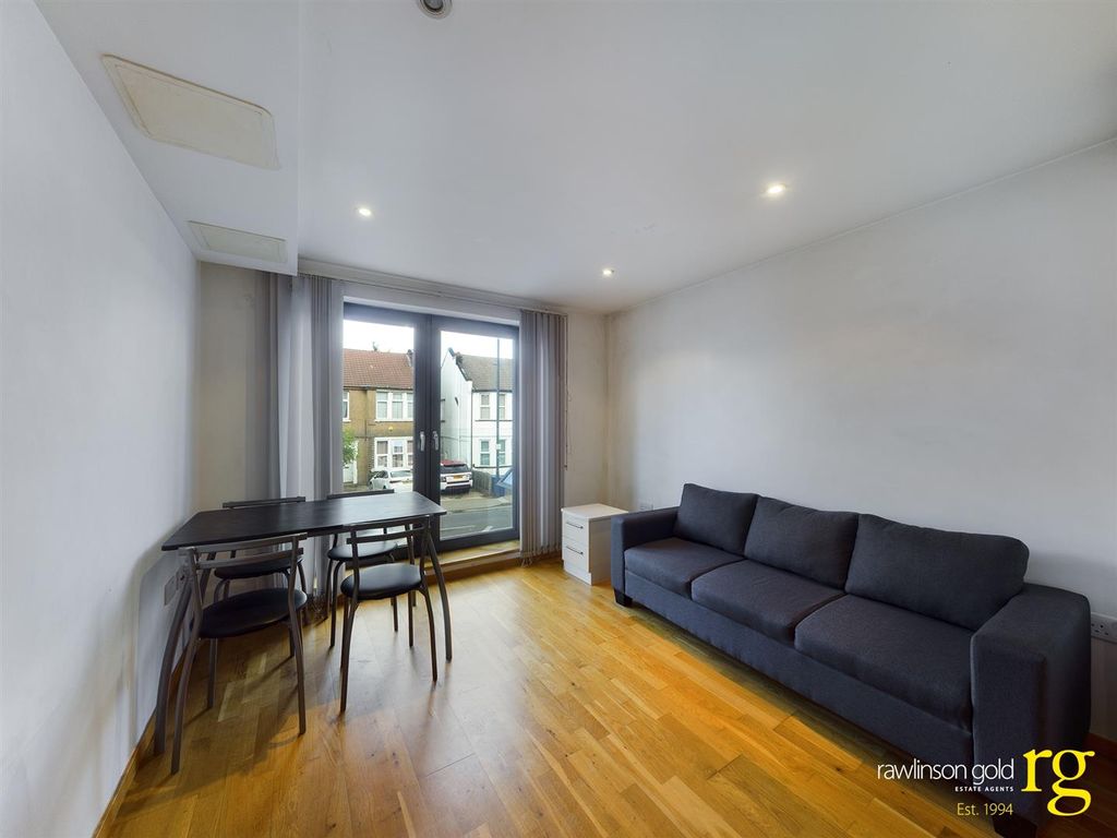 Property photo 2 of 6