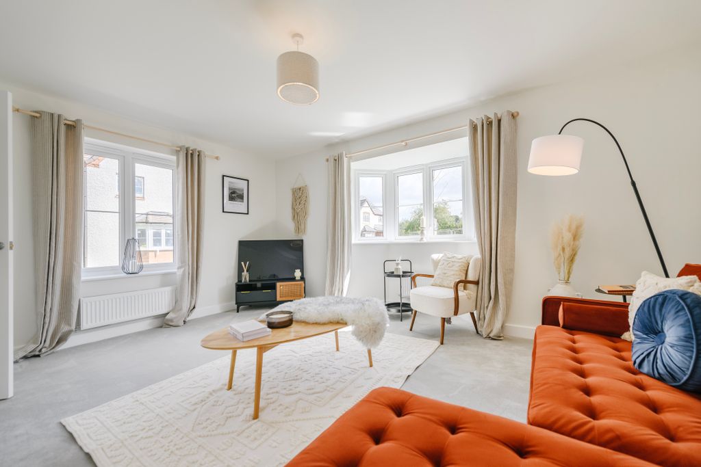 Property photo 2 of 7 Living Room