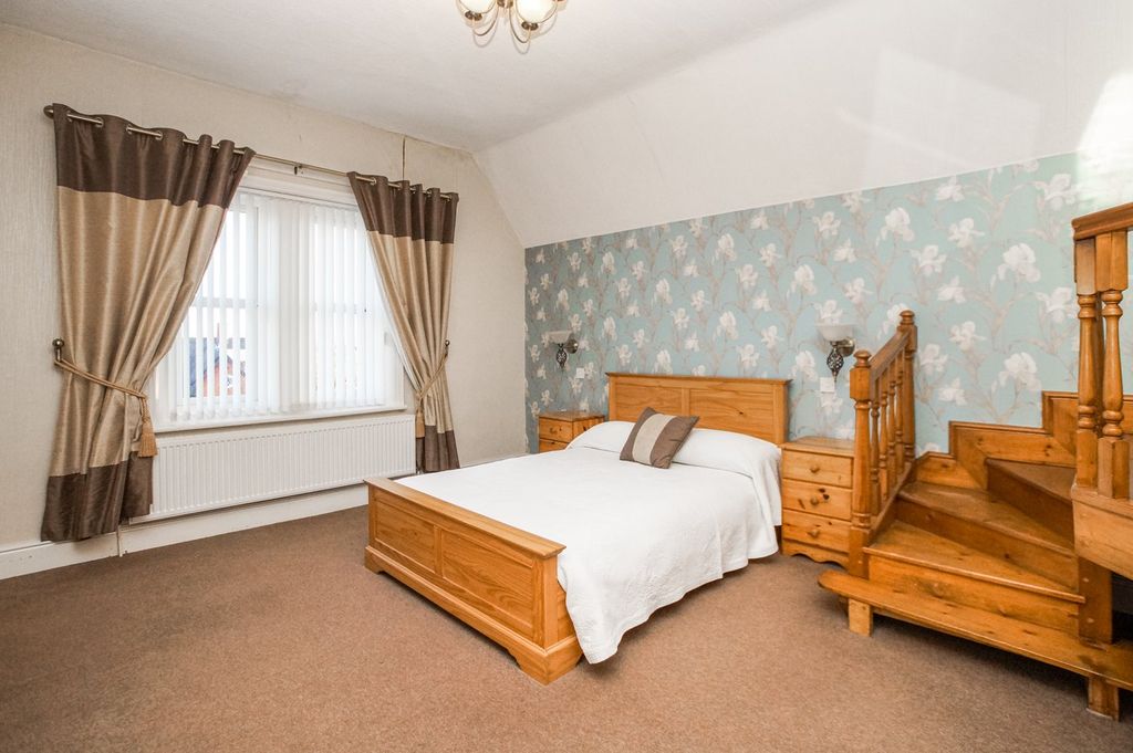 Property photo 3 of 37 Bedroom 7