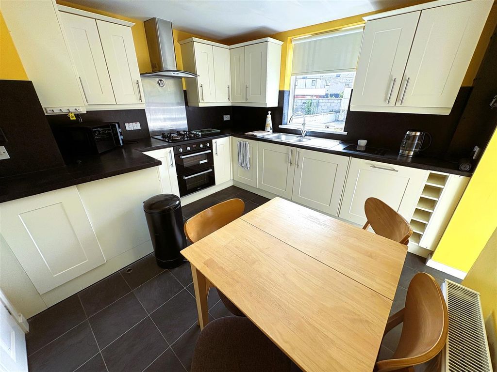 Property photo 2 of 21 Kitchen