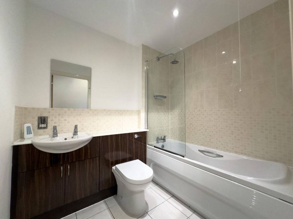 Property photo 2 of 17 Bathroom