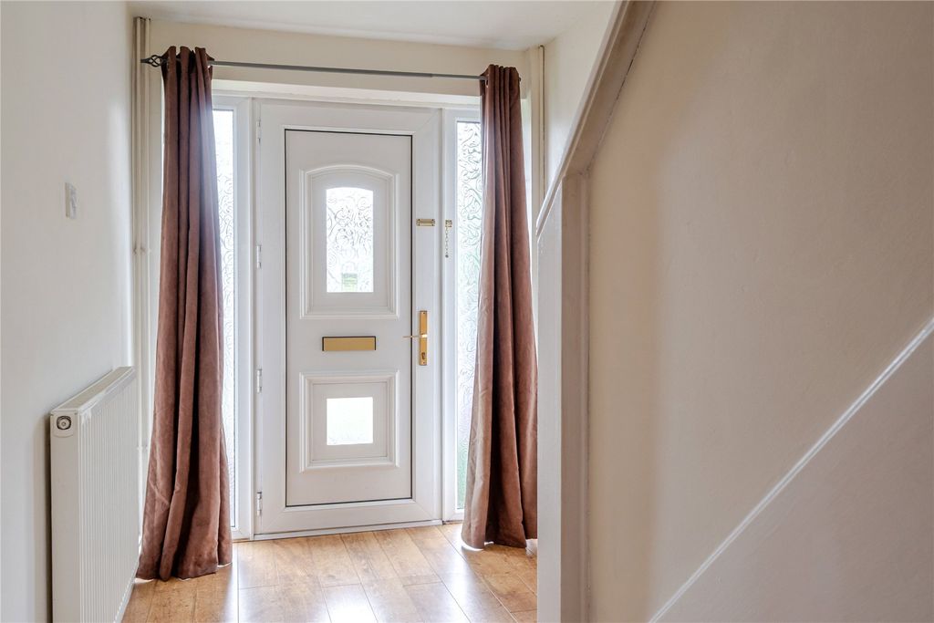 Property photo 3 of 11 Hallway