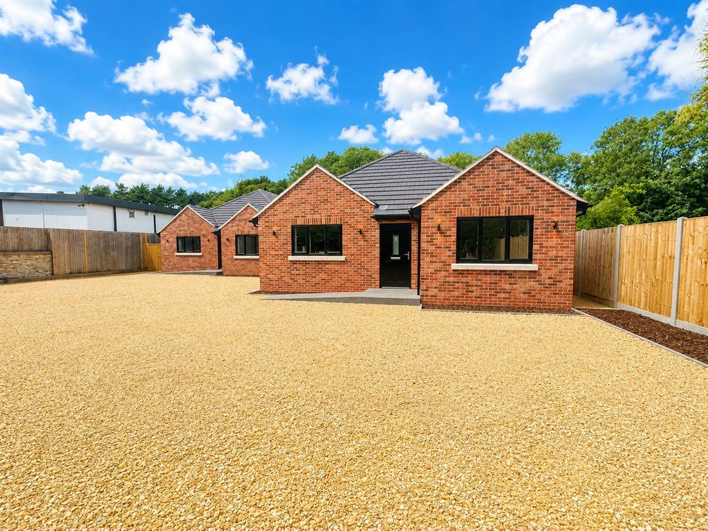 Property photo 1 of 33 9273045A-Acd8-4Ea0-90Eb-Ab45251A8c29.Png