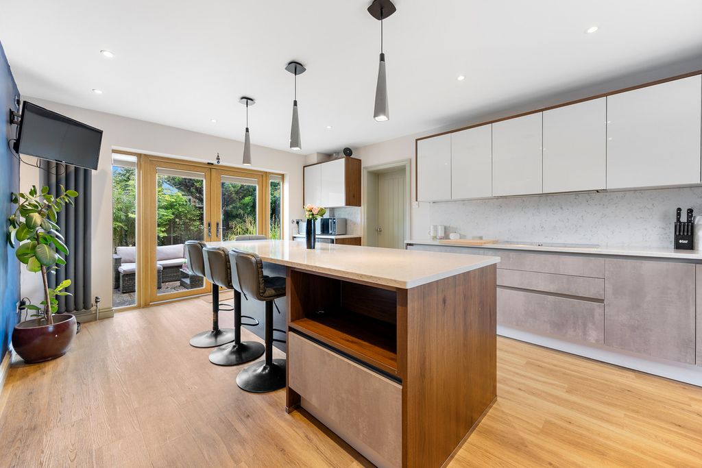 Property photo 2 of 47