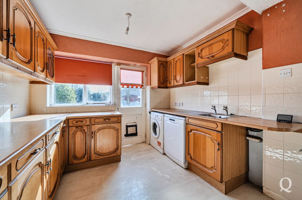 Property photo 3 of 19 B3Fa247d-488F-40B...