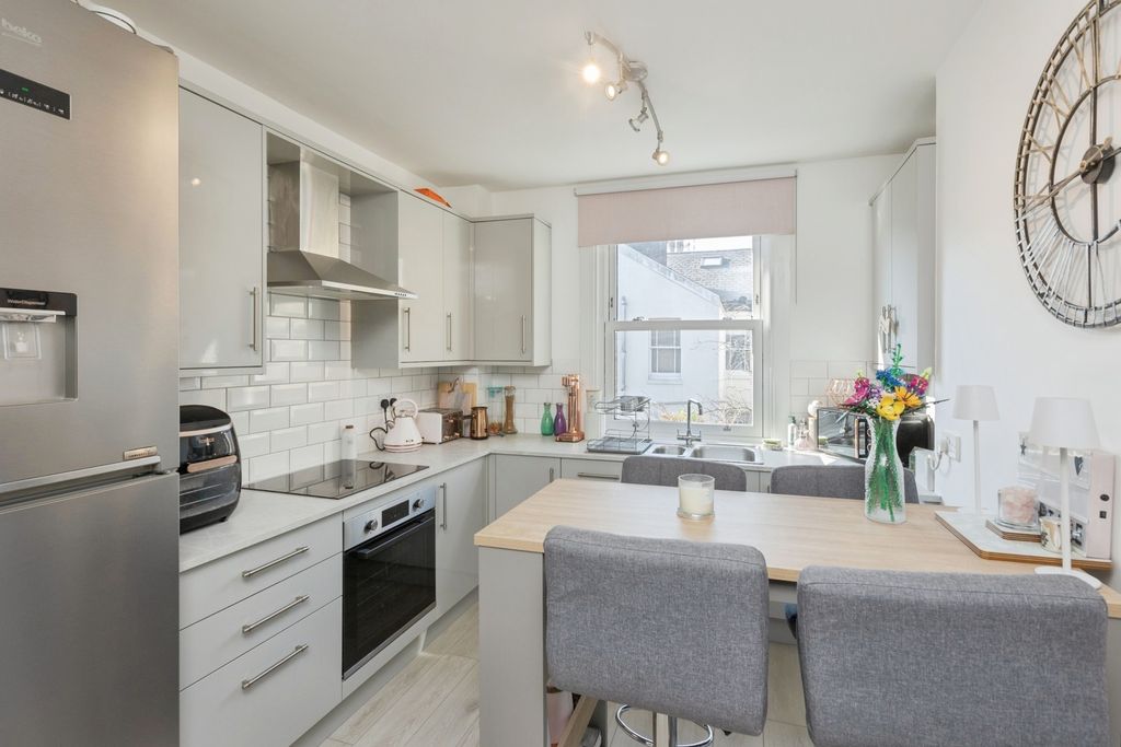 Property photo 3 of 14 Pbox-Img.Jpg