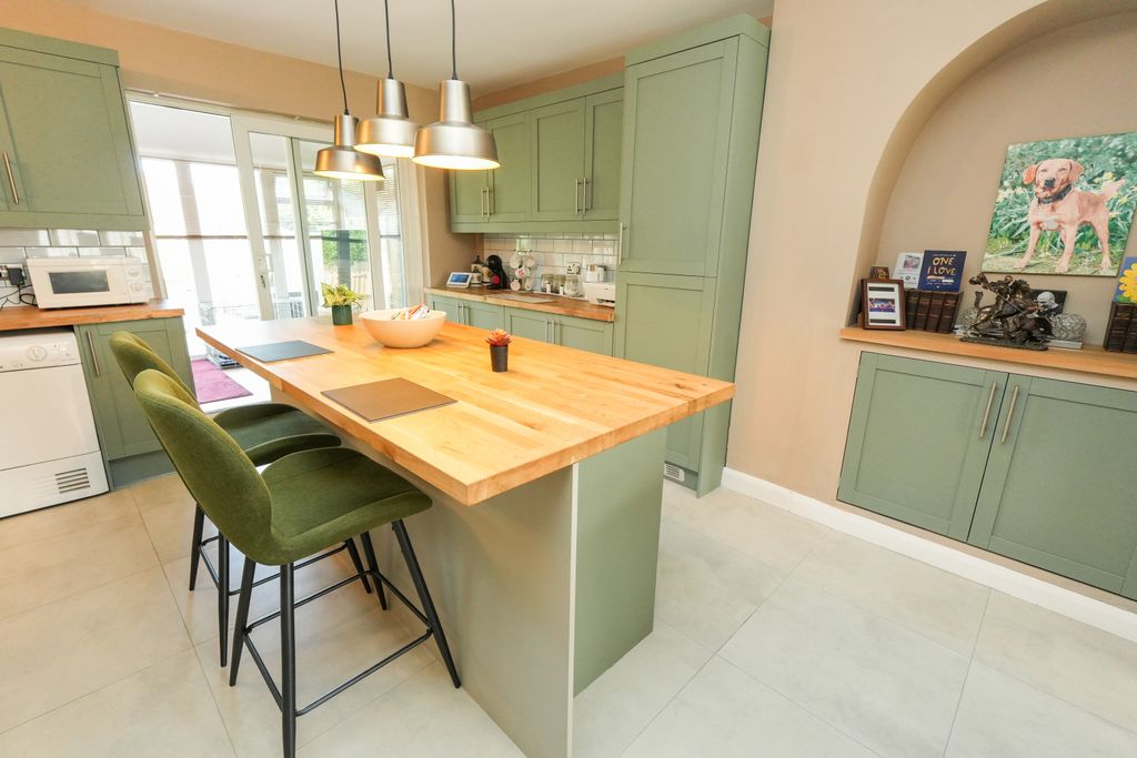 Property photo 2 of 23 Kitchen/Dining