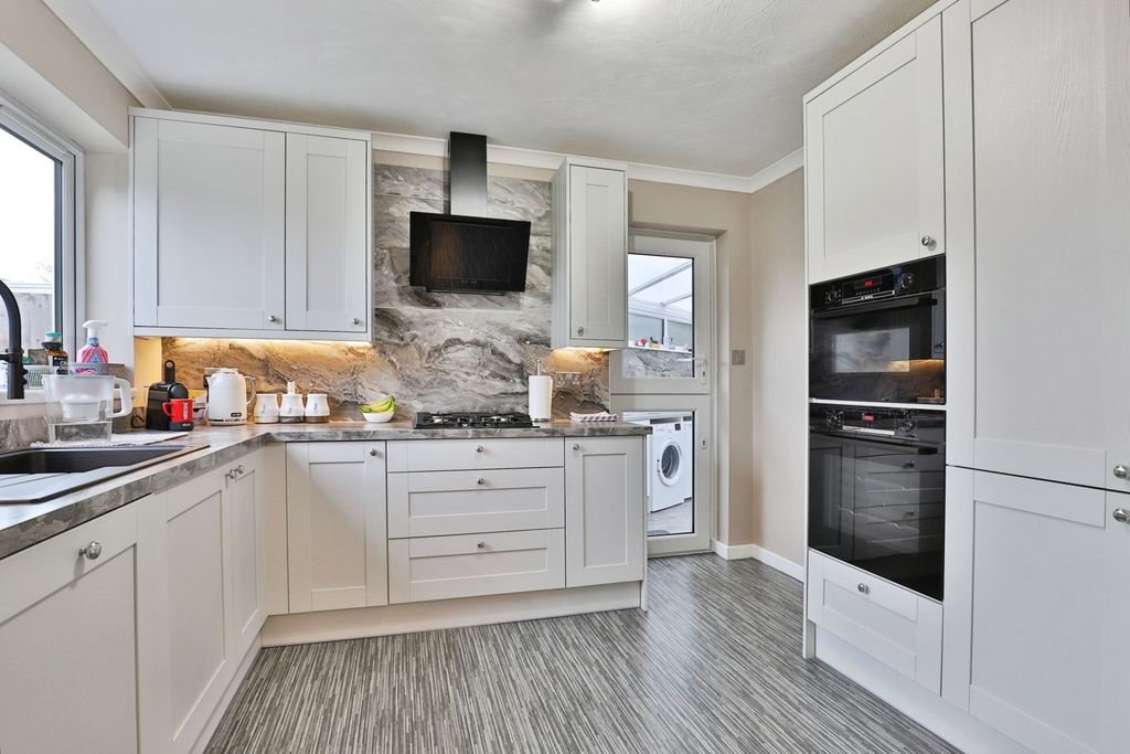 Property photo 2 of 20 Pbox-Img.Jpg