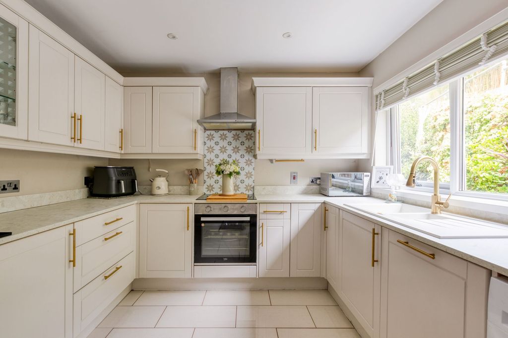 Property photo 2 of 36