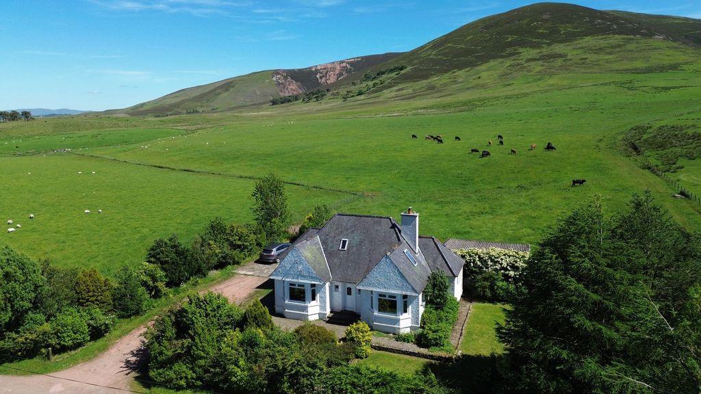 Property photo 1 of 29 Main The Hollies